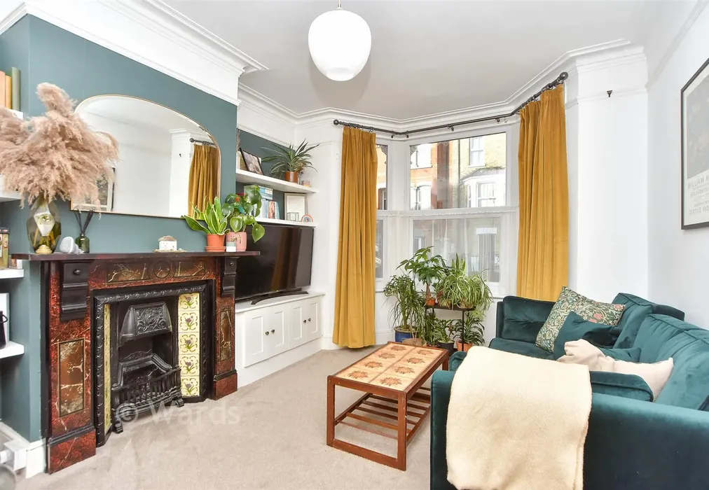 Lounge - Rochester Street, Chatham, Kent - Wards of Kent