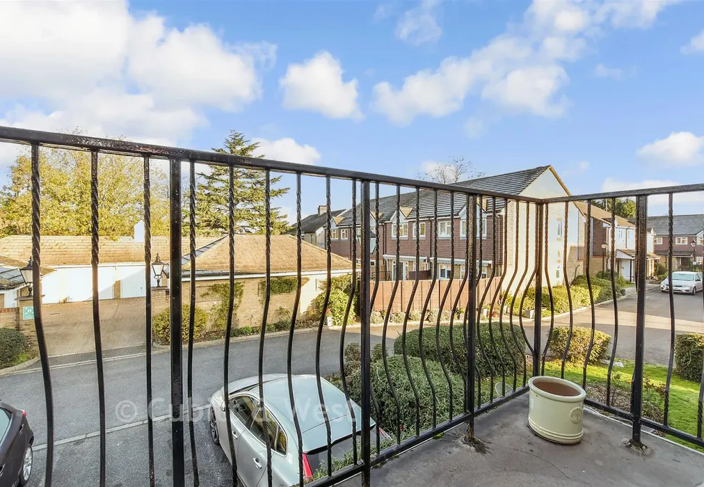 Balcony / Terrace - Peregrine Gardens, Shirley, Croydon, Surrey - Wards of Kent