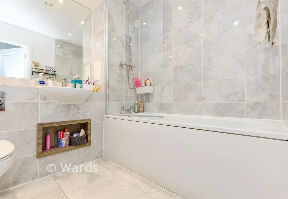Bathroom - Vauxhall Place, Dartford, Kent - Wards of Kent