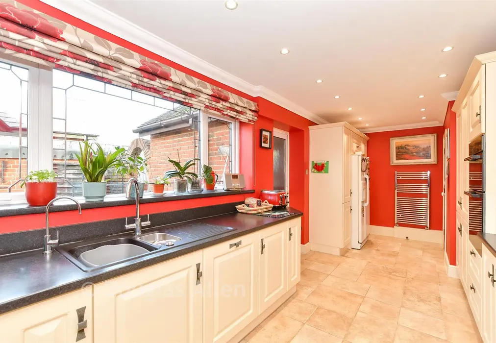Kitchen - Runwell Road, Wickford, Essex - Wards of Kent
