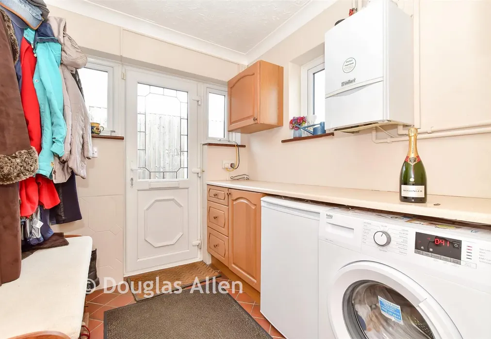 Utility Room - Runwell Road, Wickford, Essex - Wards of Kent