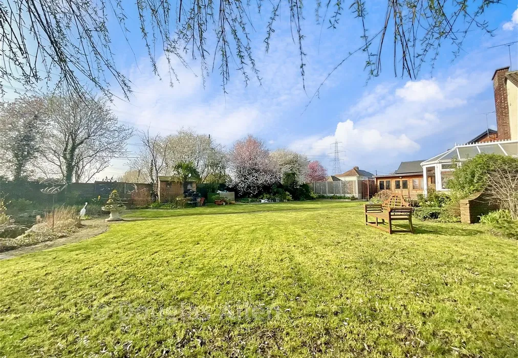 Garden - Runwell Road, Wickford, Essex - Wards of Kent