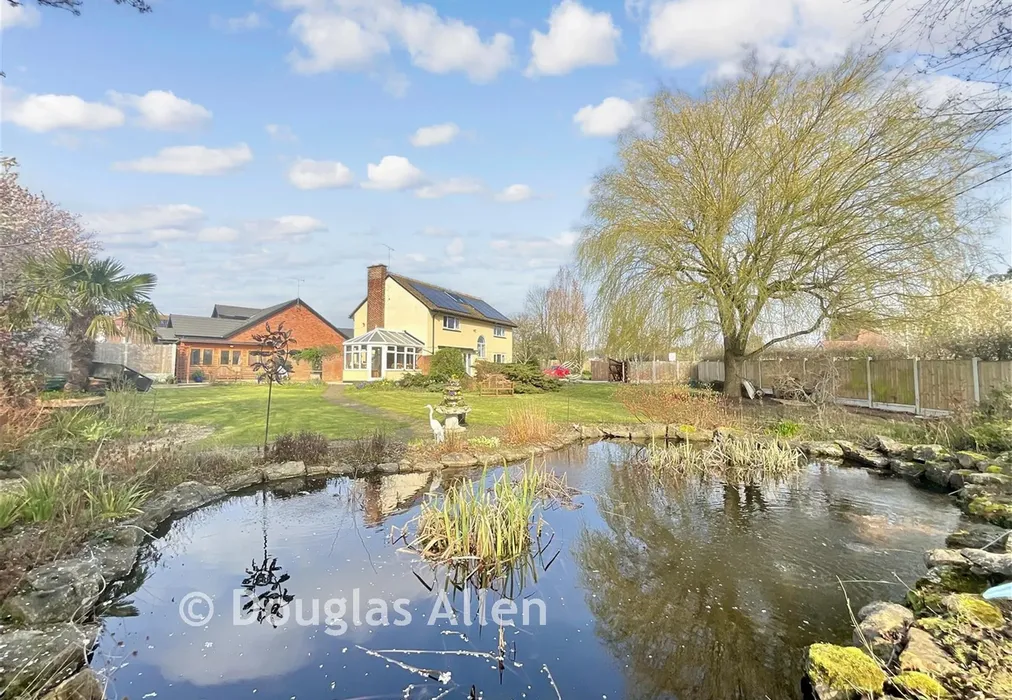 Garden - Runwell Road, Wickford, Essex - Wards of Kent