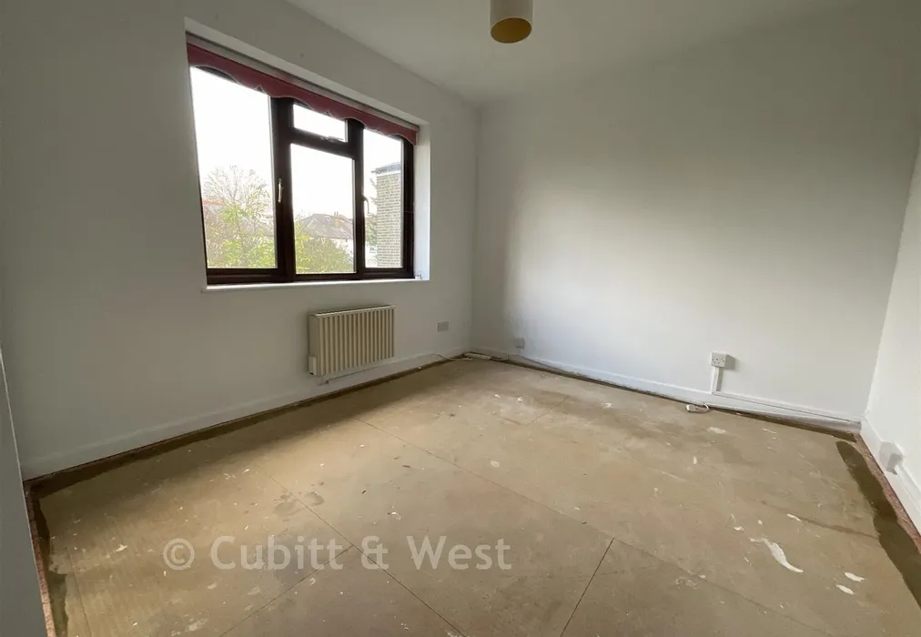 Bedroom - Lenham Road, Sutton, Surrey - Wards of Kent