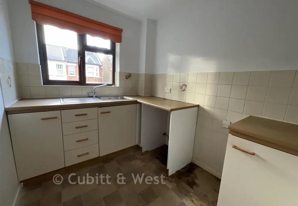 Kitchen - Lenham Road, Sutton, Surrey - Wards of Kent
