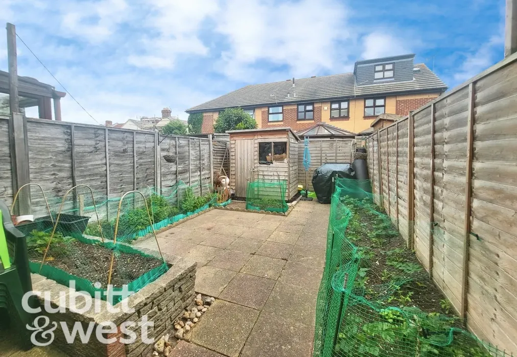  - AVAILABLE WITH NO DEPOSIT Pleasant Road Southsea PO4 - Wards of Kent