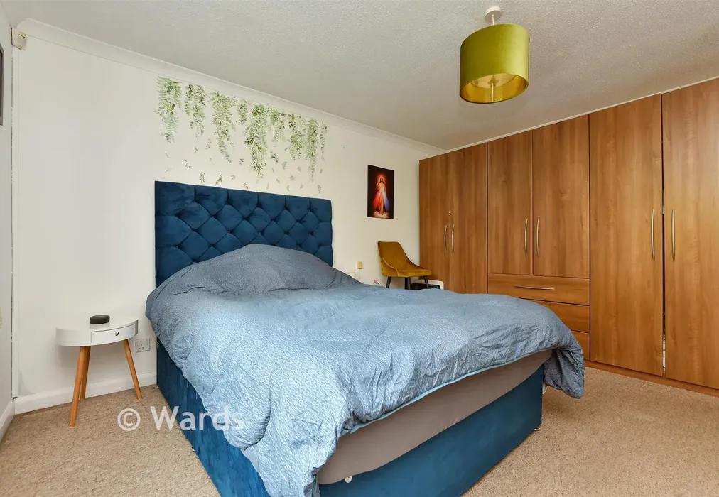 Bedroom 1 - Friars Close, Whitstable, Kent - Wards of Kent