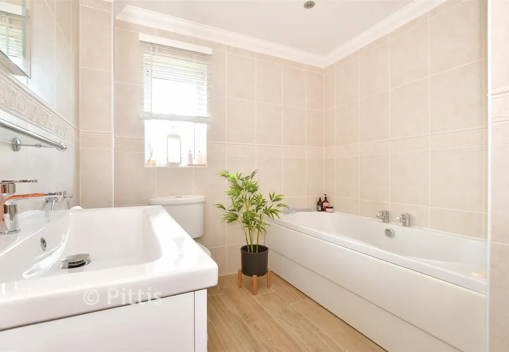 Bathroom - Upper Hyde Farm Lane, Shanklin, Isle of Wight - Wards of Kent