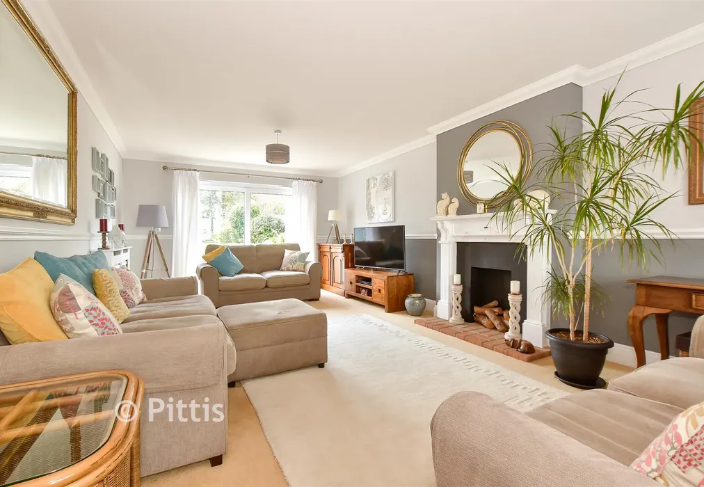 Lounge - Upper Hyde Farm Lane, Shanklin, Isle of Wight - Wards of Kent