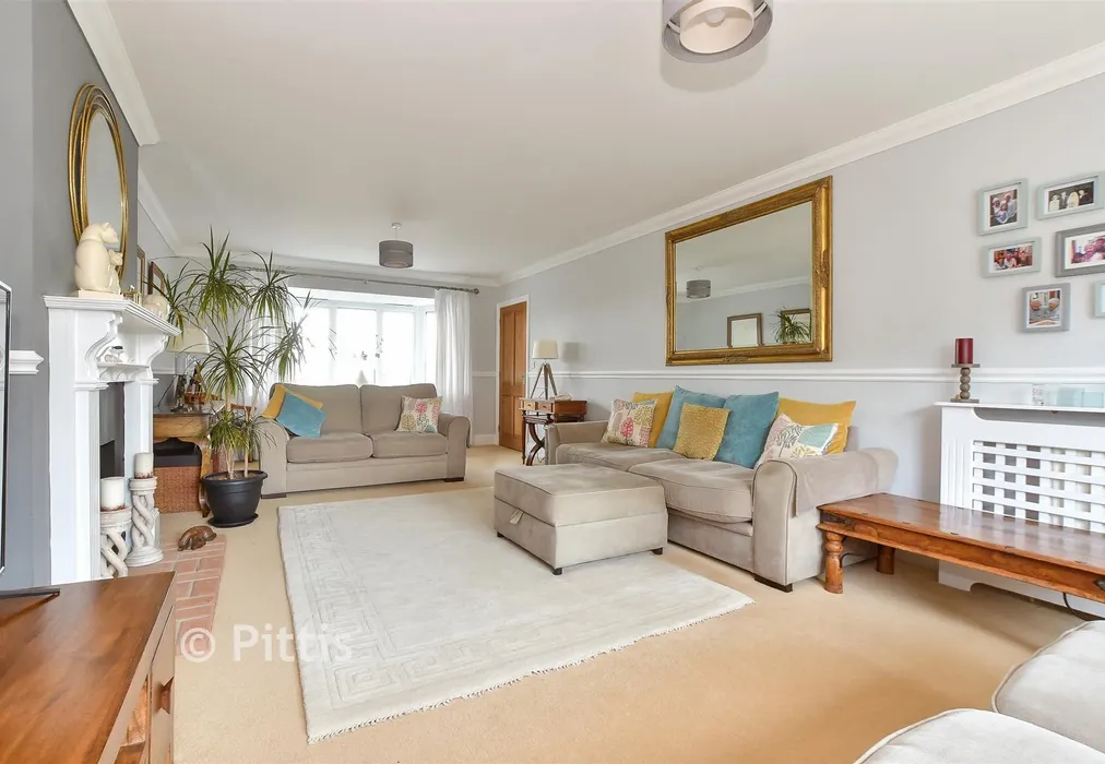 Lounge - Upper Hyde Farm Lane, Shanklin, Isle of Wight - Wards of Kent