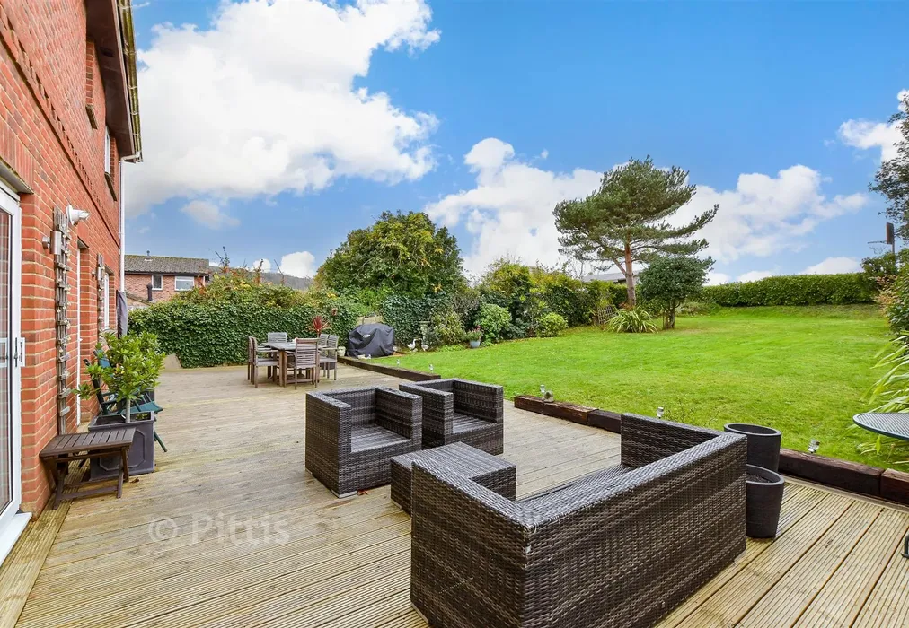 Rear Garden - Upper Hyde Farm Lane, Shanklin, Isle of Wight - Wards of Kent