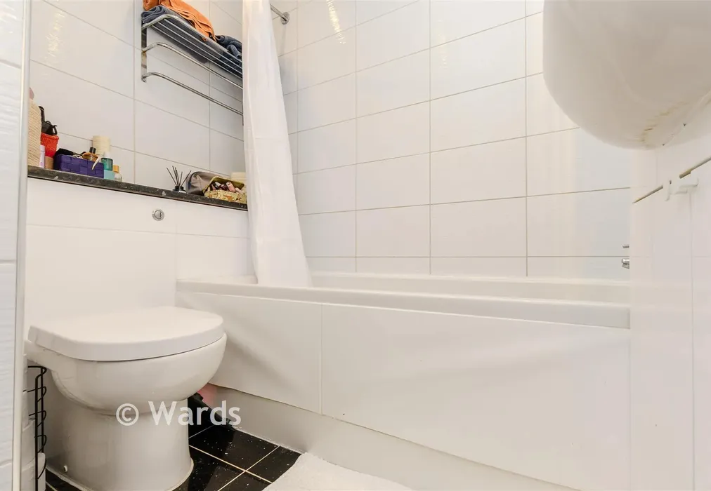 Bathroom - Fort Pitt Street, Chatham, Kent - Wards of Kent