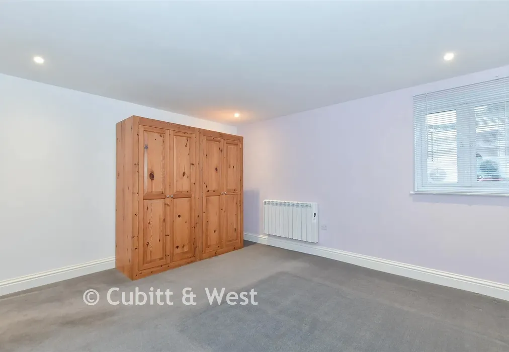 Bedroom - Goldbridge Road, Piltdown, Uckfield, East Sussex - Wards of Kent
