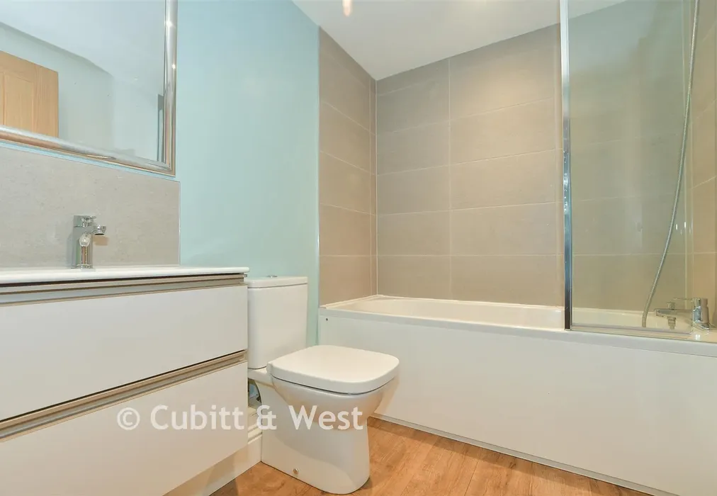 Bathroom - Goldbridge Road, Piltdown, Uckfield, East Sussex - Wards of Kent