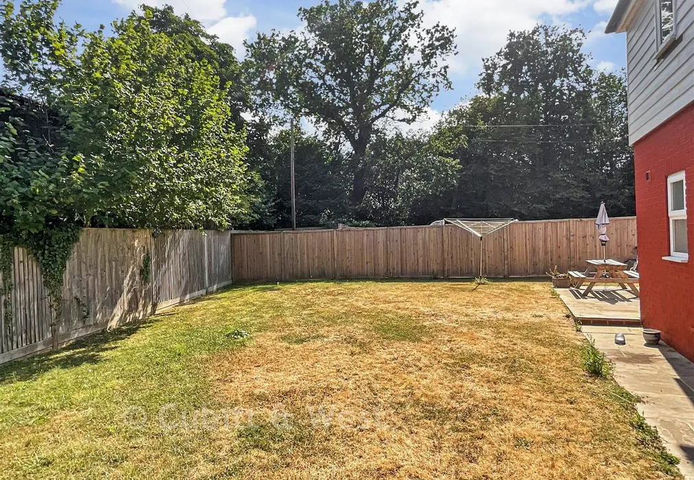 Communal Garden - Goldbridge Road, Piltdown, Uckfield, East Sussex - Wards of Kent
