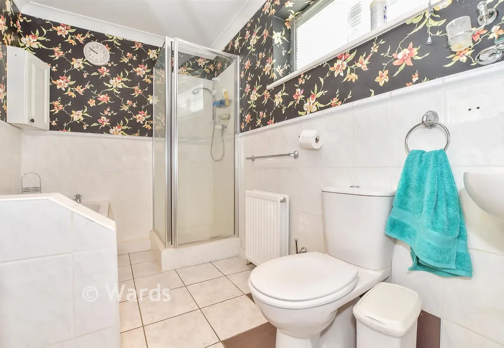 Bathroom - Ashford Road, St. Michaels, Tenterden, Kent - Wards of Kent