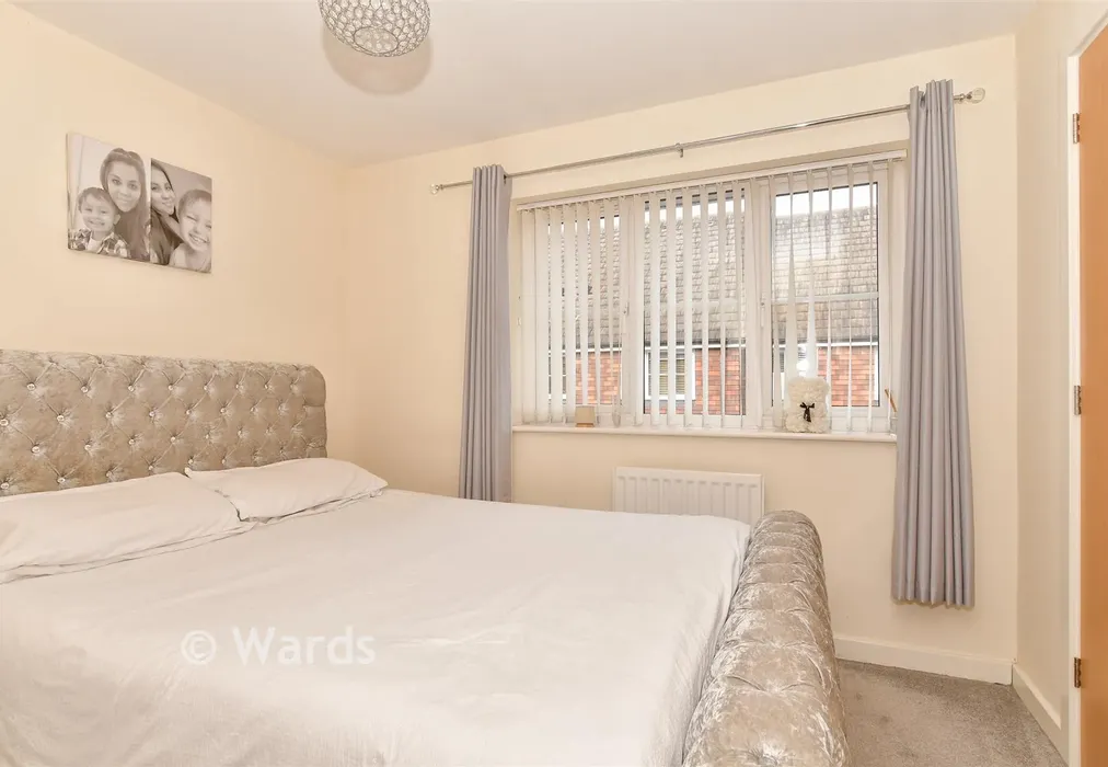 Bedroom 1 - Wainscott, Rochester, Kent - Wards of Kent