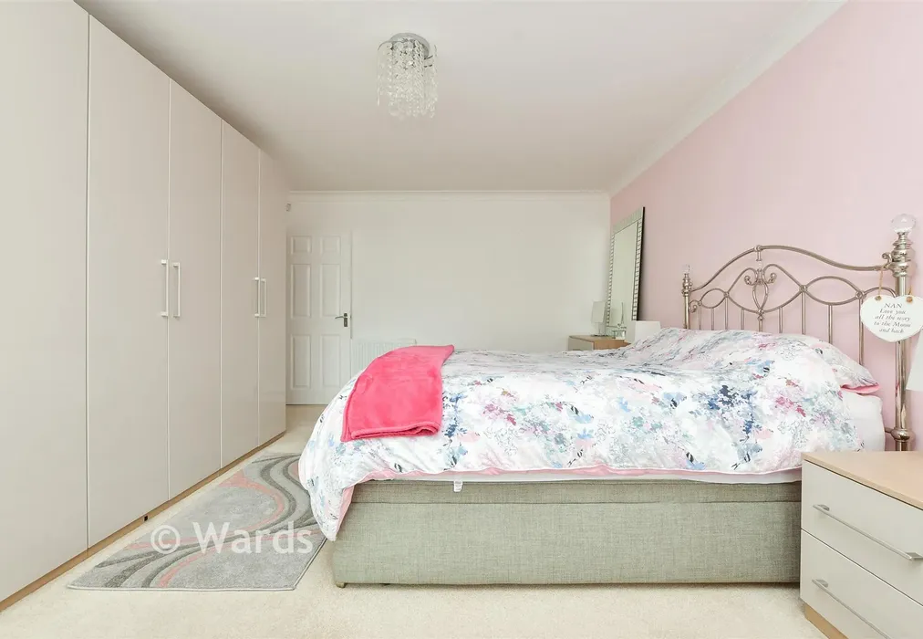 Bedroom 1 - Kings Avenue, Broadstairs, Kent - Wards of Kent