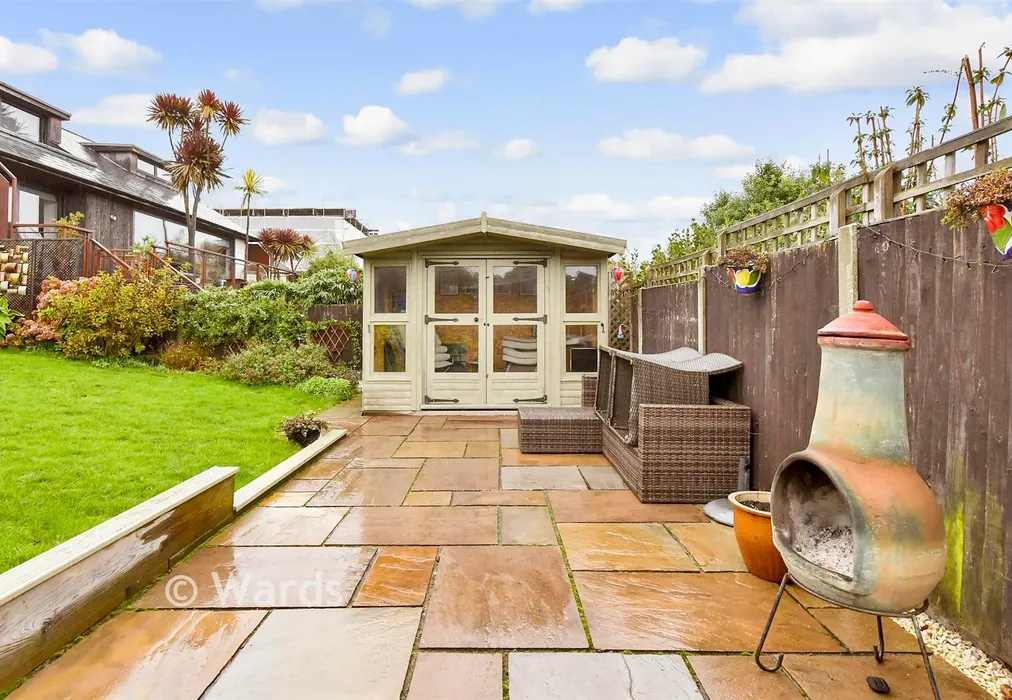 Workshop/Outbuildings - Kings Avenue, Broadstairs, Kent - Wards of Kent