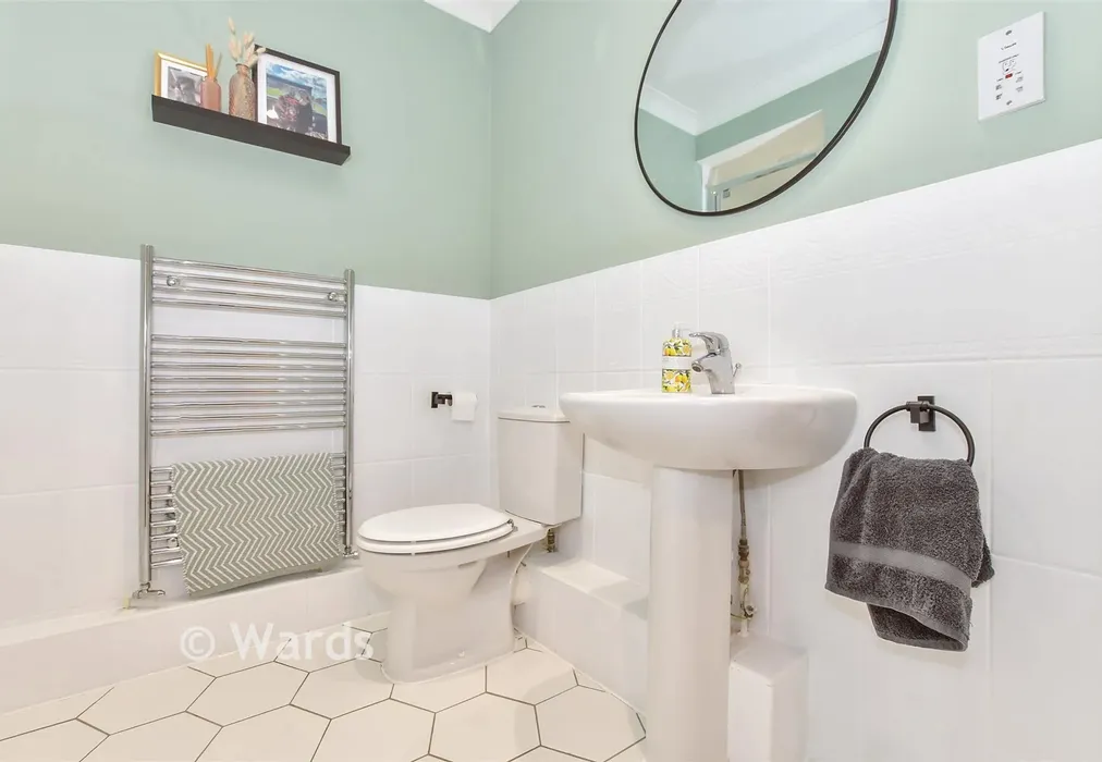 Shower Room - The Lakes, Larkfield, Kent - Wards of Kent