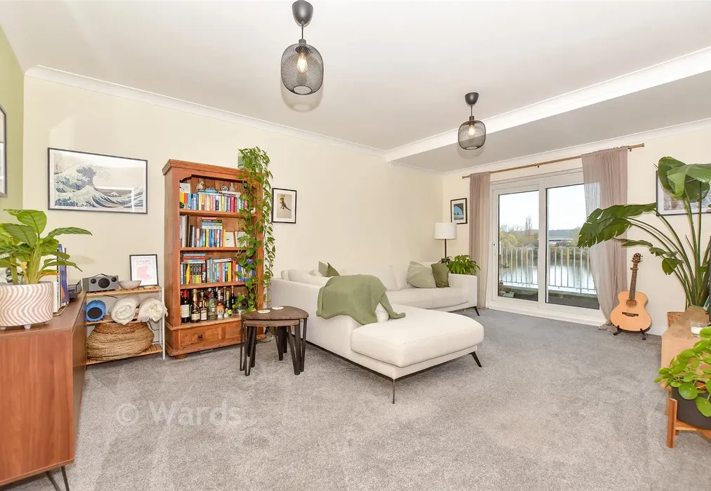 Lounge - The Lakes, Larkfield, Kent - Wards of Kent