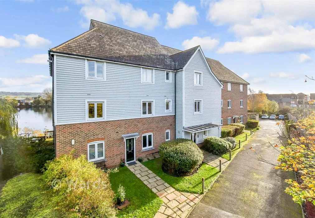 External (Web). - The Lakes, Larkfield, Kent - Wards of Kent