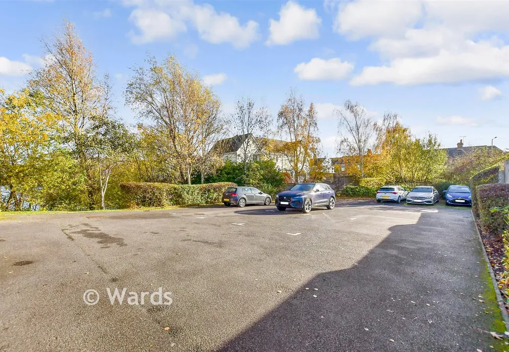 Driveway/Parking - The Lakes, Larkfield, Kent - Wards of Kent