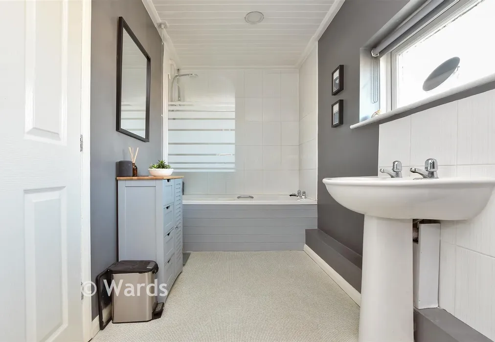 Bathroom - Cornwall Road, Greenhill, Herne Bay, Kent - Wards of Kent