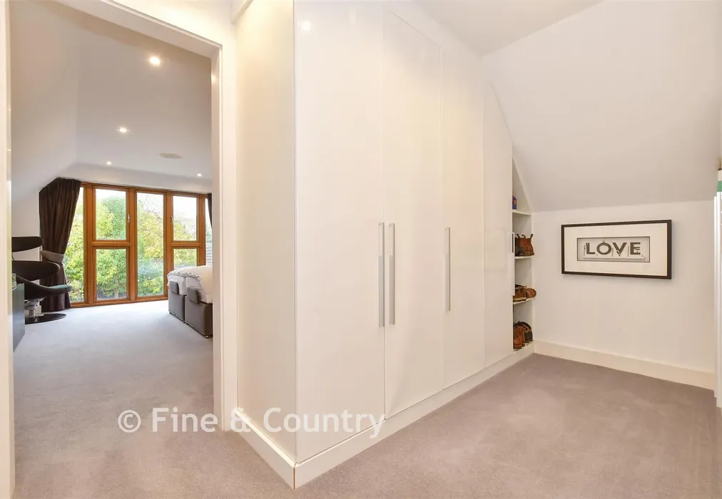 Walk-In Wardrobe - Chapel Lane, Blean, Canterbury, Kent - Wards of Kent