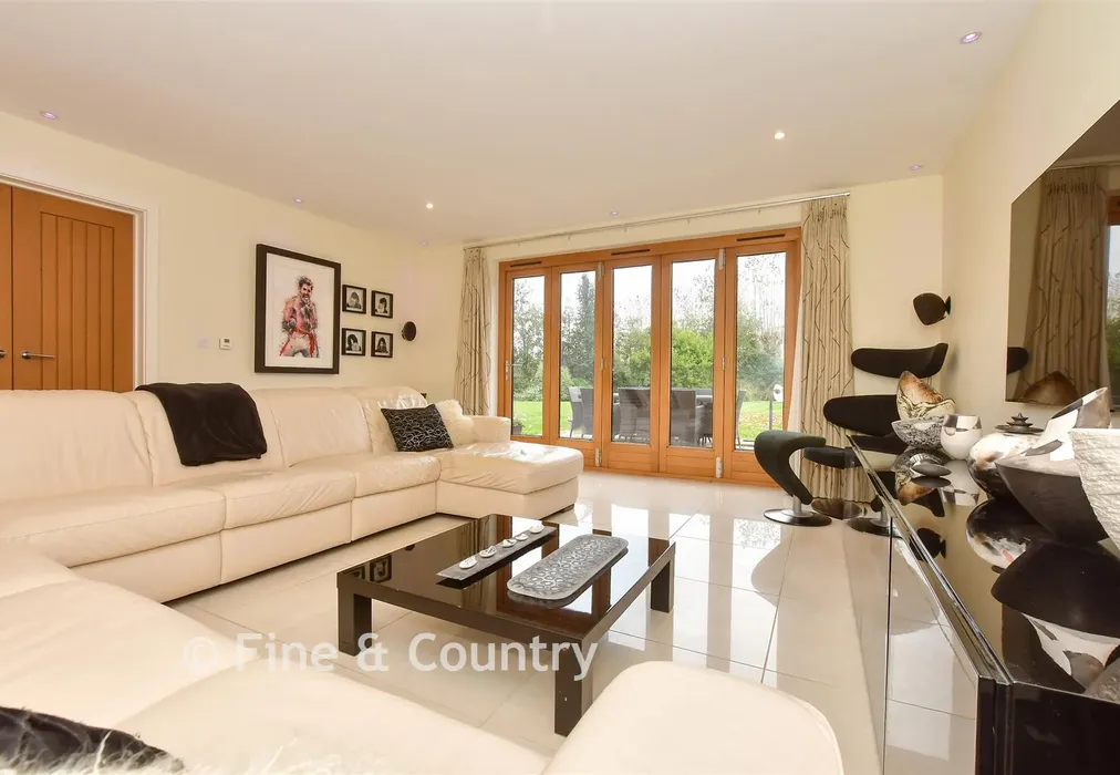 Family Room - Chapel Lane, Blean, Canterbury, Kent - Wards of Kent