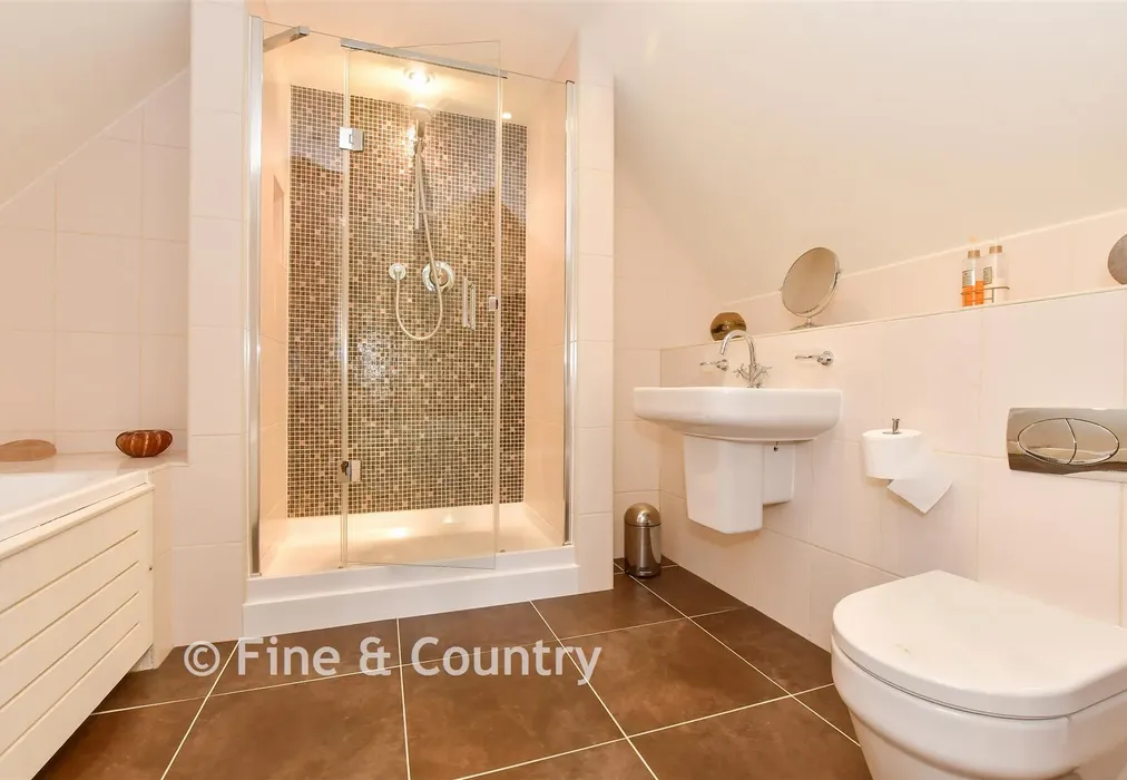 En-Suite Bathroom - Chapel Lane, Blean, Canterbury, Kent - Wards of Kent
