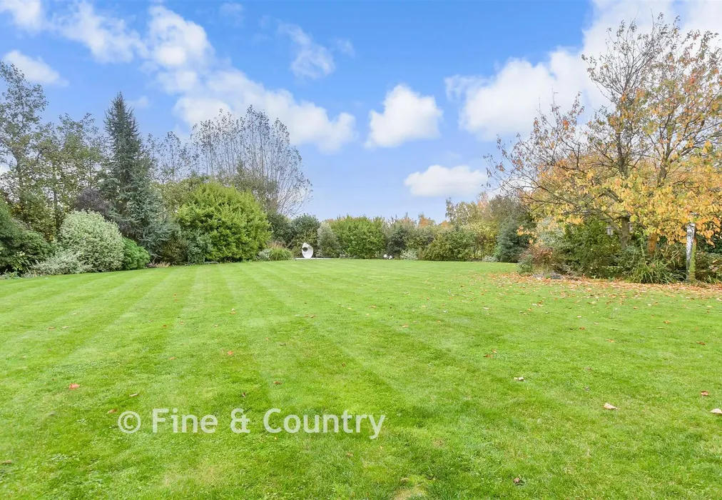 Rear Garden - Chapel Lane, Blean, Canterbury, Kent - Wards of Kent