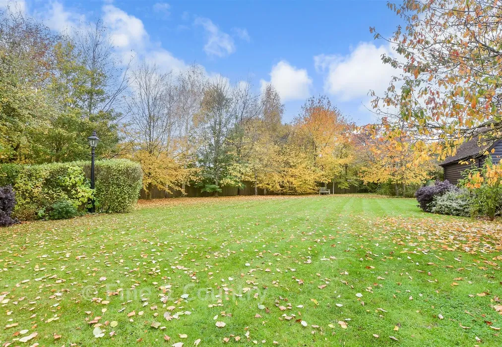 Side Garden - Chapel Lane, Blean, Canterbury, Kent - Wards of Kent