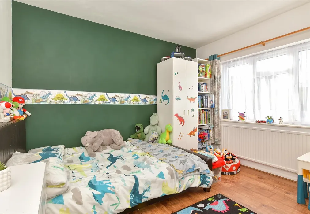 Bedroom 2 - Bankside, Chatham, Kent - Wards of Kent