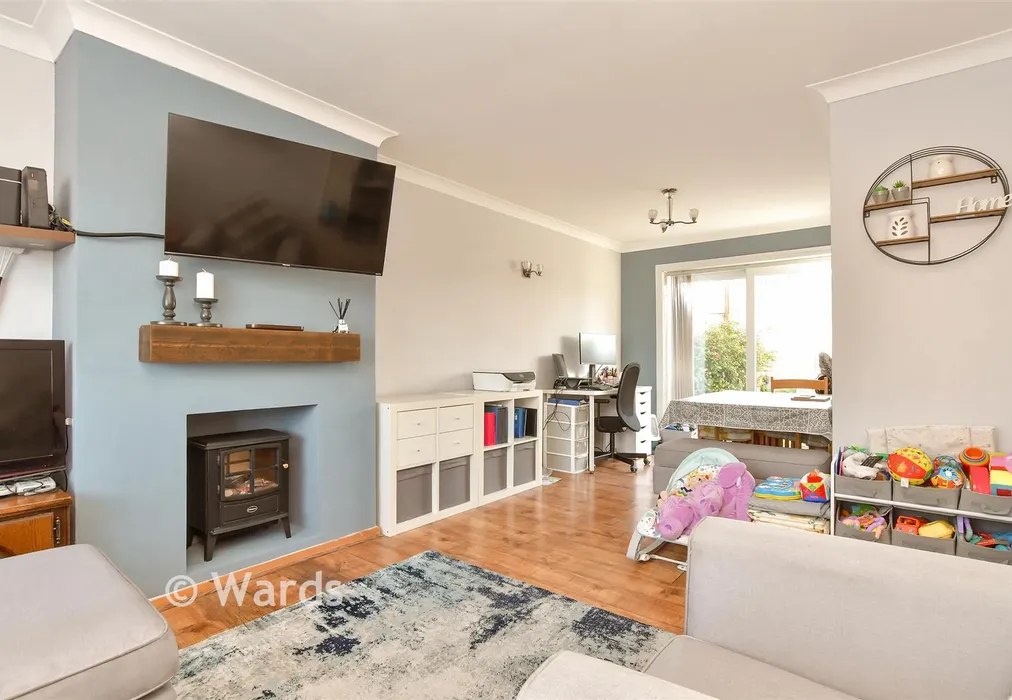 Lounge/Diner - Bankside, Chatham, Kent - Wards of Kent