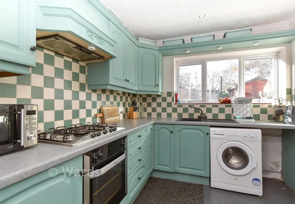 Kitchen - Bankside, Chatham, Kent - Wards of Kent
