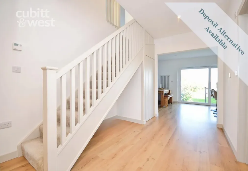 Hallway - Broomfield Avenue, Telscombe Cliffs, BN10 - Wards of Kent