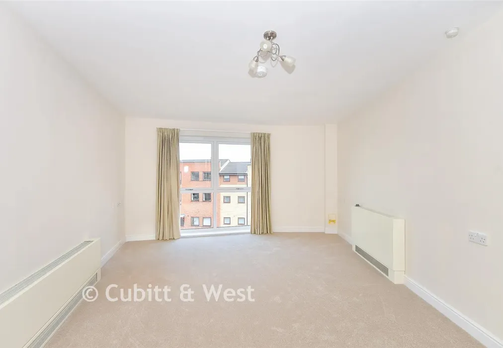 Lounge - Commonwealth Drive, Three Bridges, Crawley, West Sussex - Wards of Kent