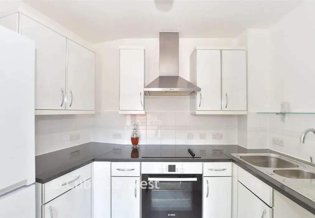 Kitchen - Commonwealth Drive, Three Bridges, Crawley, West Sussex - Wards of Kent