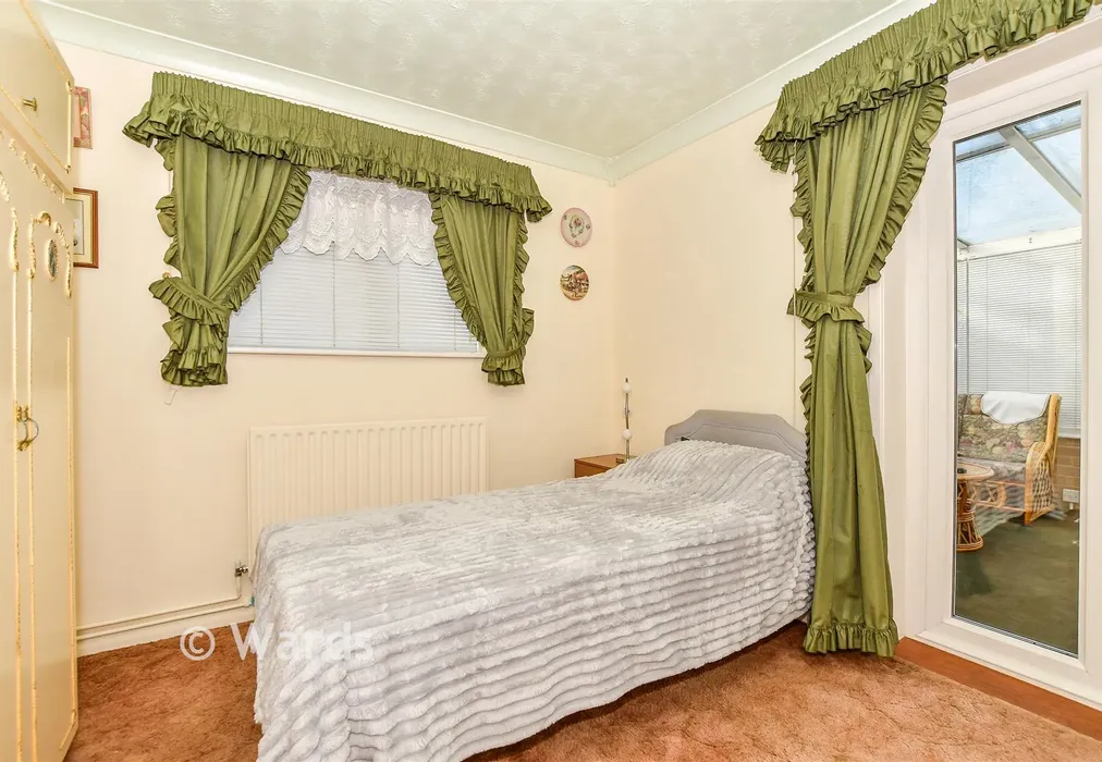 Bedroom 2 - Queens Road, Willesborough, Ashford, Kent - Wards of Kent