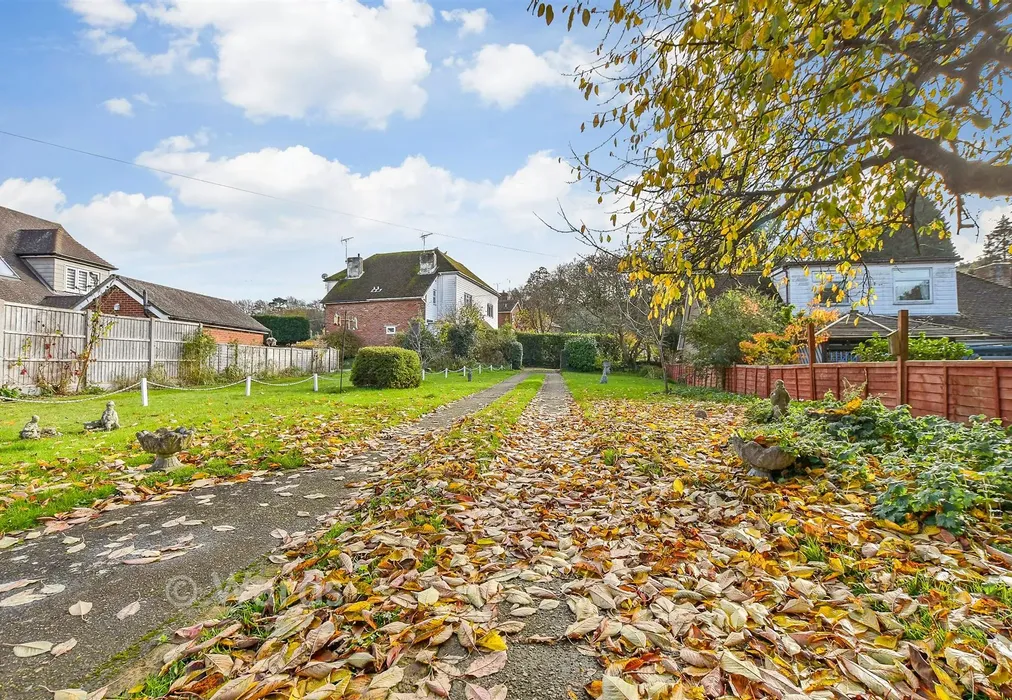 Driveway/Parking - Queens Road, Willesborough, Ashford, Kent - Wards of Kent