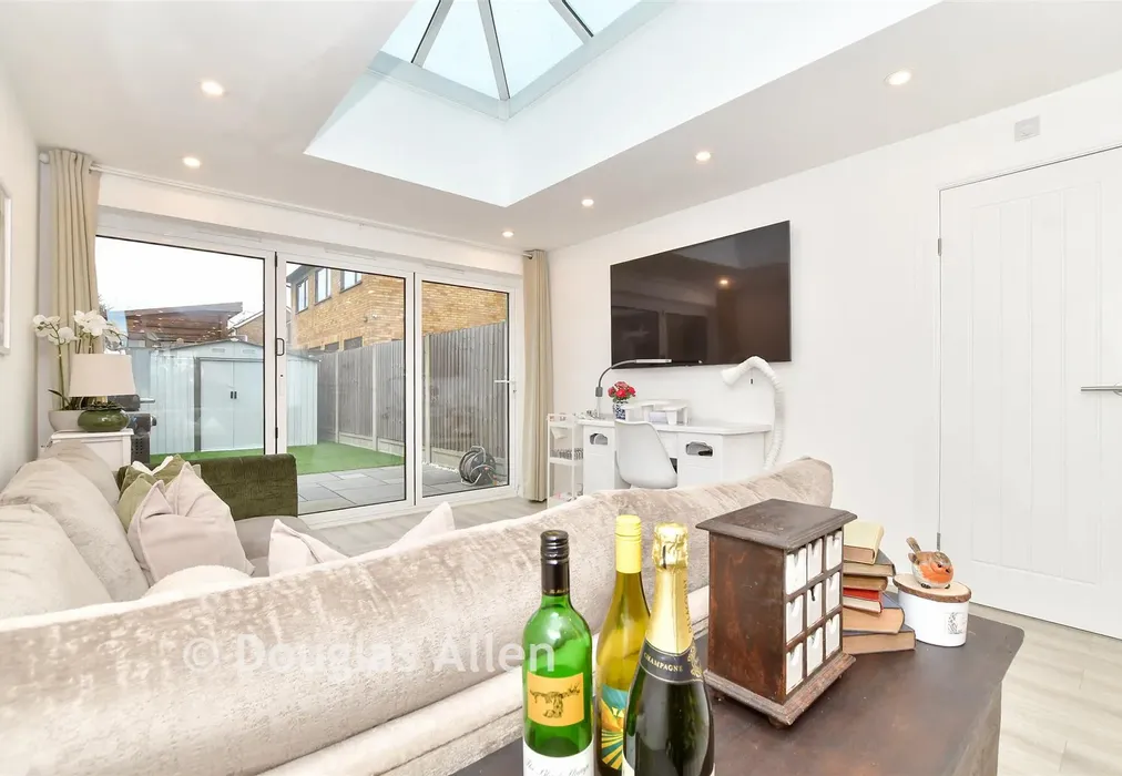 Lounge - Church End Lane, Runwell, Wickford, Essex - Wards of Kent