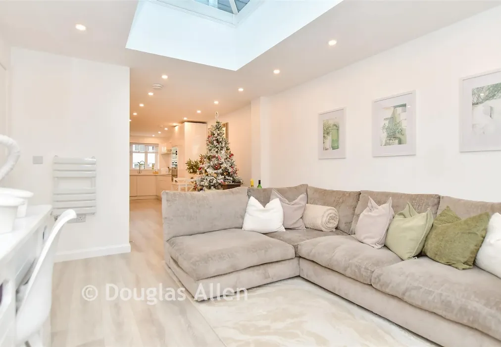 Lounge - Church End Lane, Runwell, Wickford, Essex - Wards of Kent