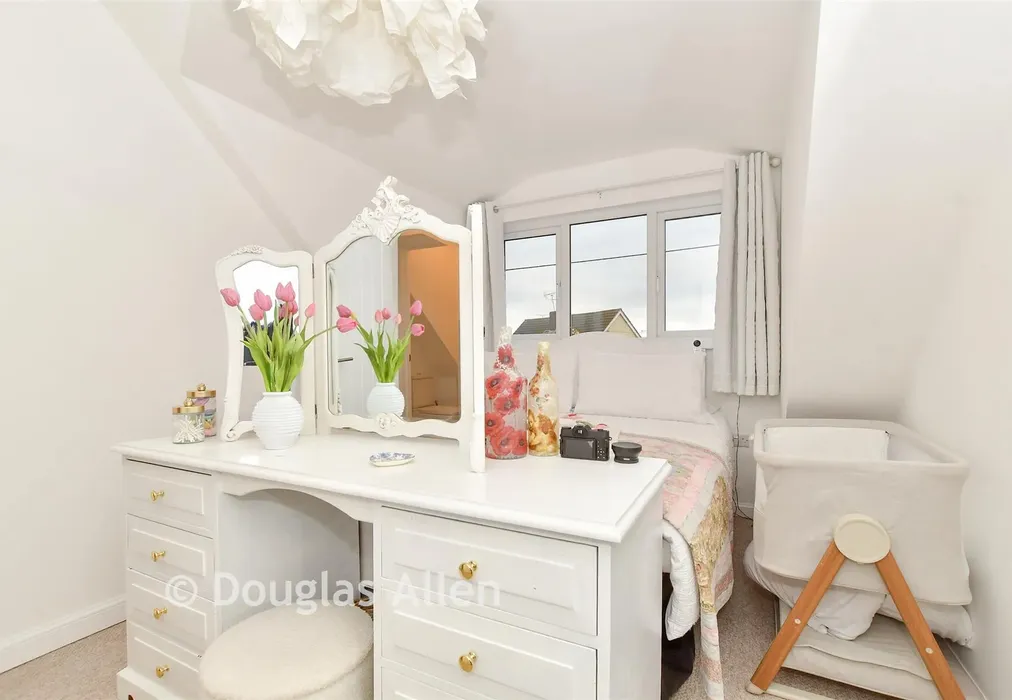 Bedroom 1 - Church End Lane, Runwell, Wickford, Essex - Wards of Kent