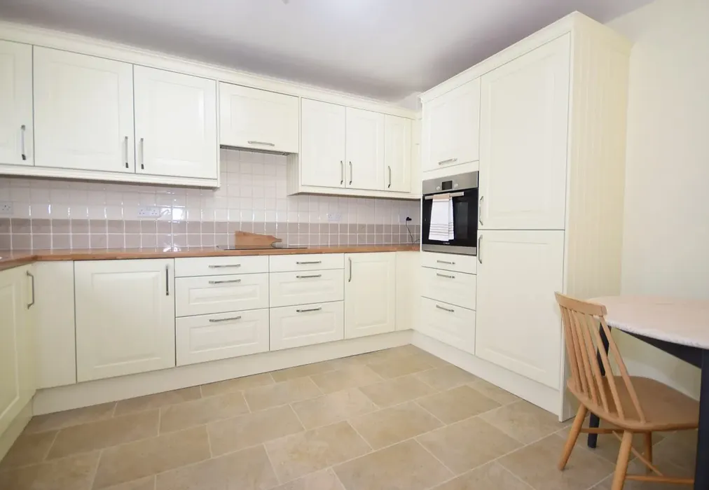 DSC_0046 - St. Georges Drive Chichester PO19 - Wards of Kent