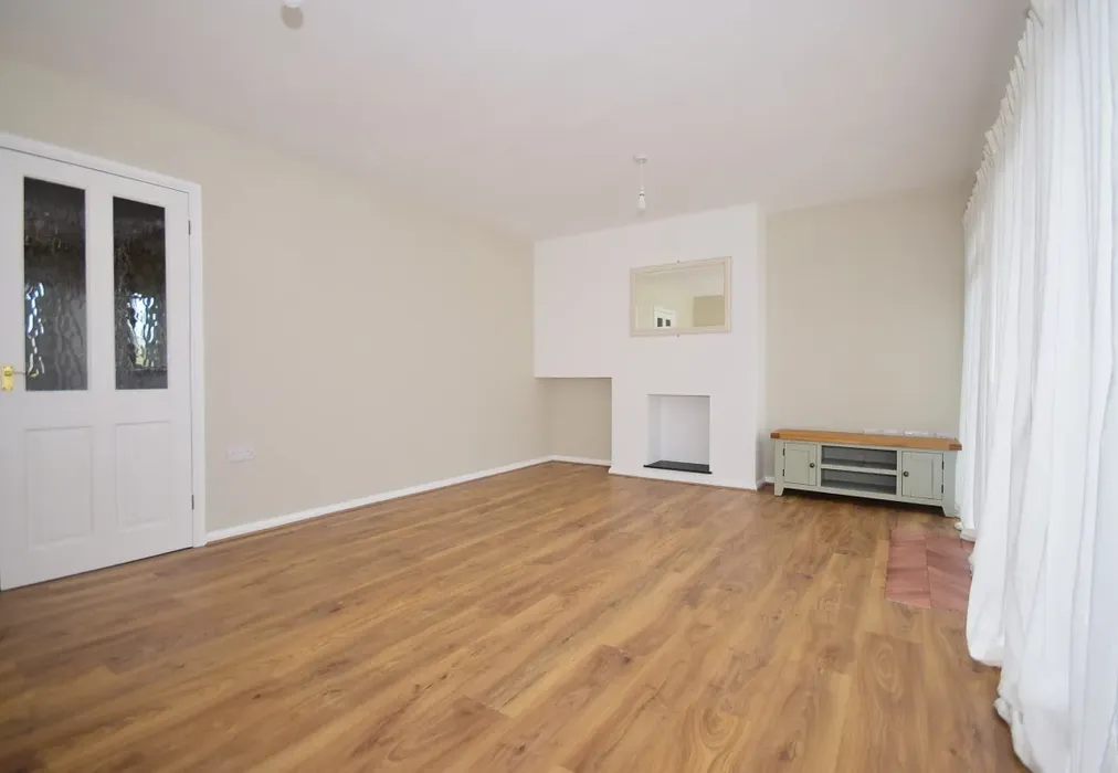 DSC_0023 - St. Georges Drive Chichester PO19 - Wards of Kent