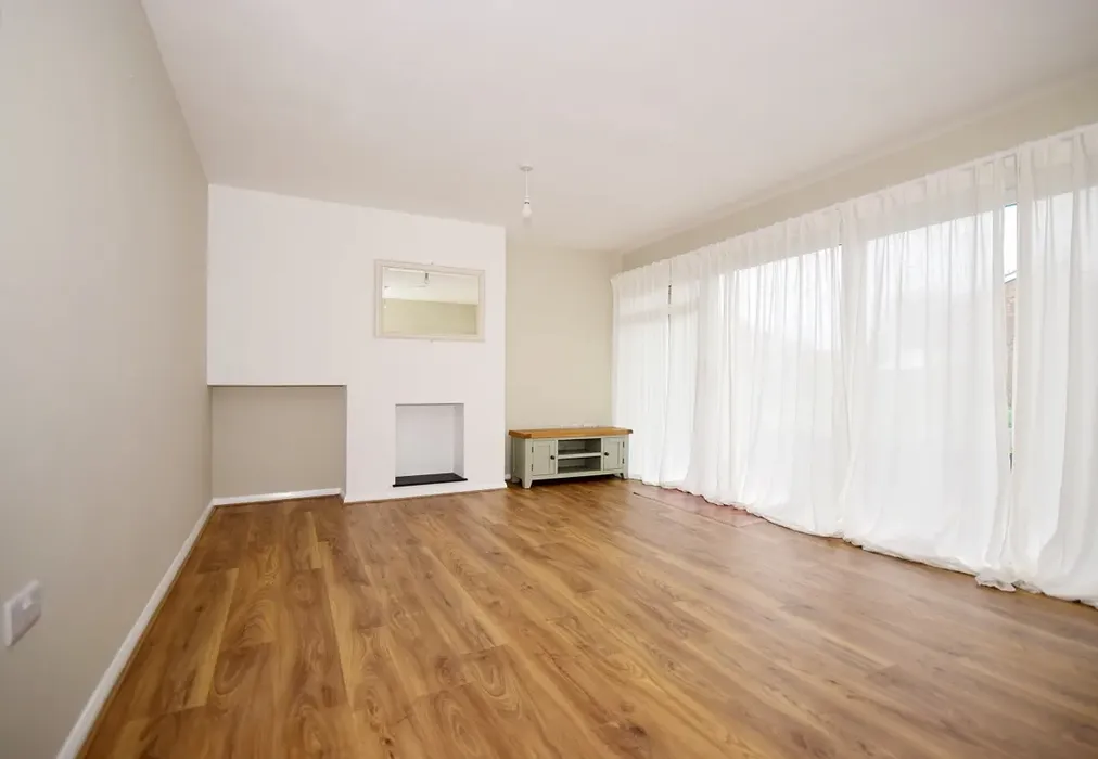 DSC_0022 - St. Georges Drive Chichester PO19 - Wards of Kent