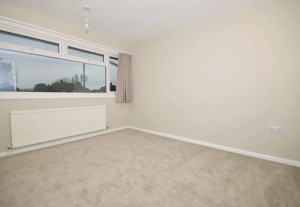 DSC_0036 - St. Georges Drive Chichester PO19 - Wards of Kent