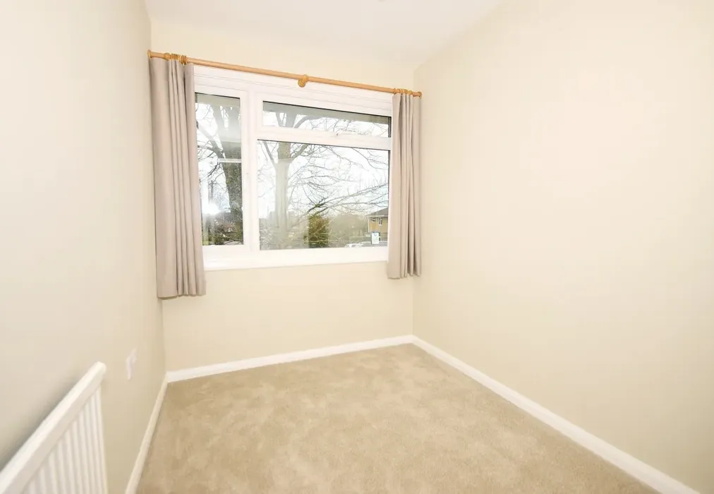 DSC_0044 - St. Georges Drive Chichester PO19 - Wards of Kent