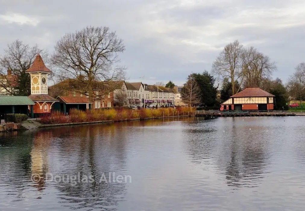 Valentines Park Lake - Kensington Gardens, Ilford, Essex - Wards of Kent